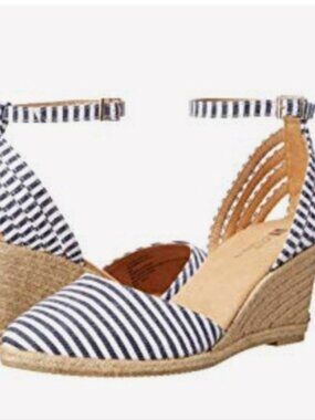 White Mountain Cisco Navy/white striped  in 6M -  NIB